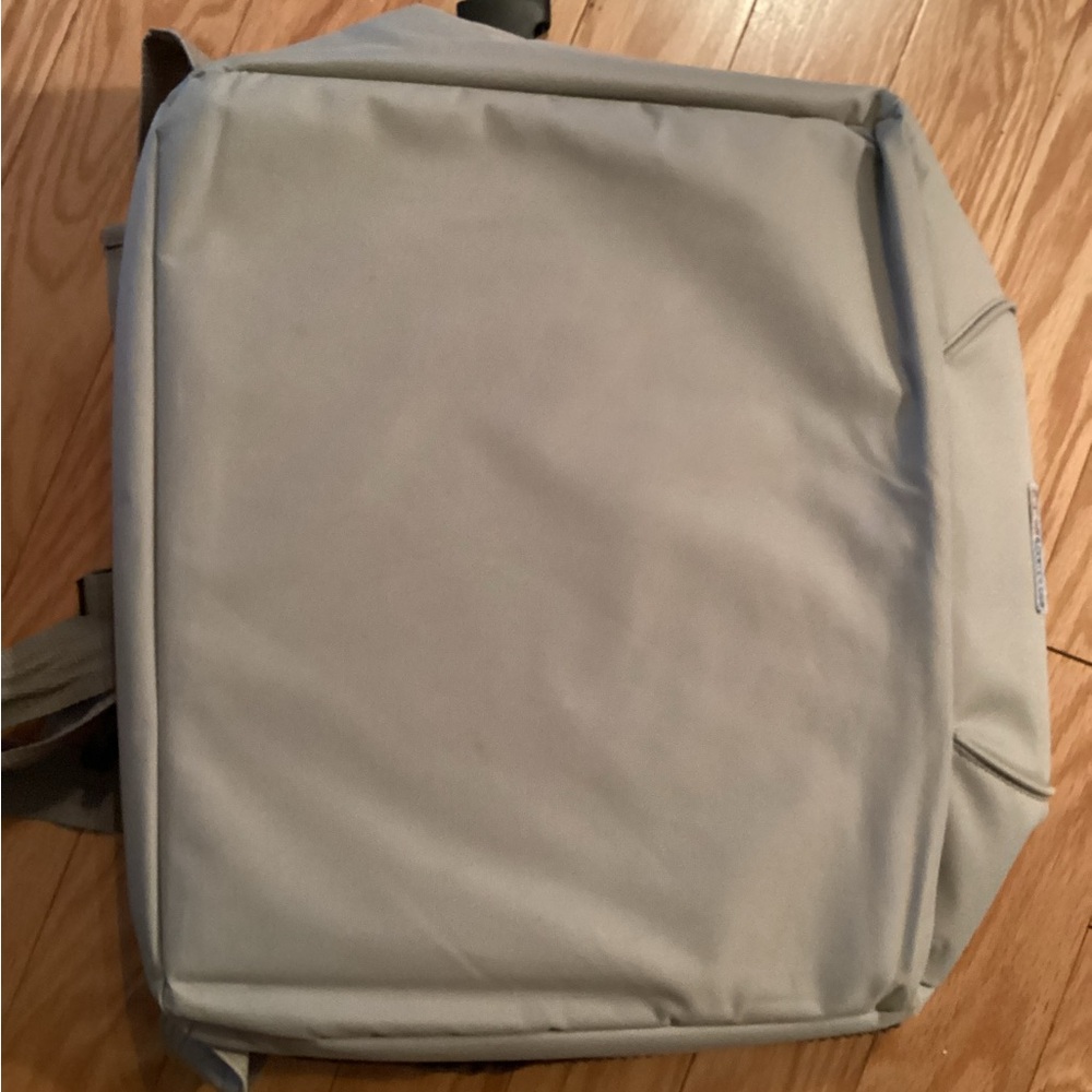 Kurgo Tan and Brown Dog Car Seat - Picture 4 of 4
